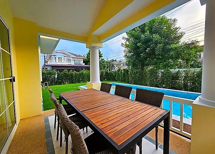 Family With Private Swimming Pool ホテル