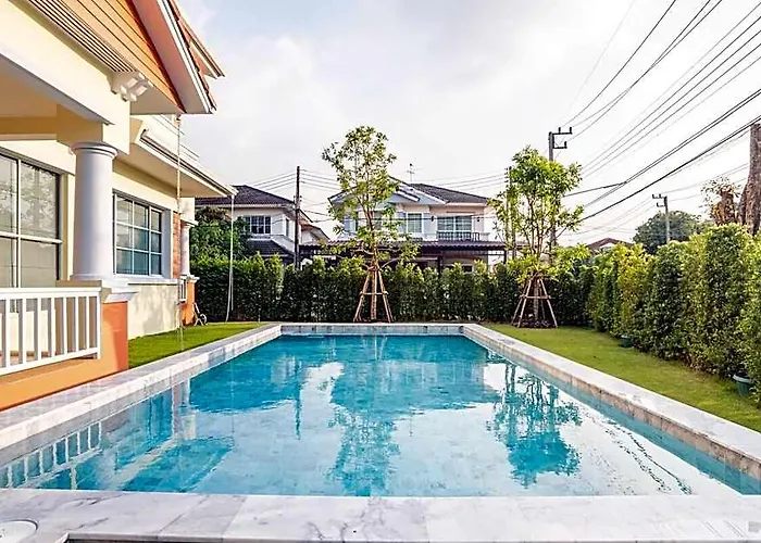 Family With Private Swimming Pool ホテル