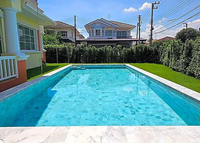 ホテル Family With Private Swimming Pool バンコク都